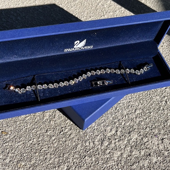 Authentic Swarovski tennis bracelet with certificate - Picture 4 of 15